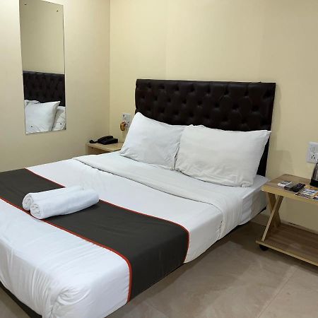 U Life Hotel Bombay Eksteriør billede