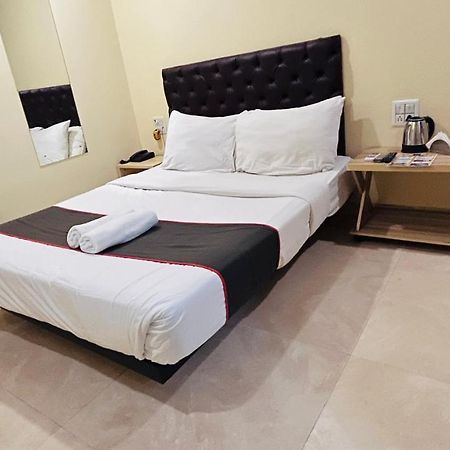 U Life Hotel Bombay Eksteriør billede
