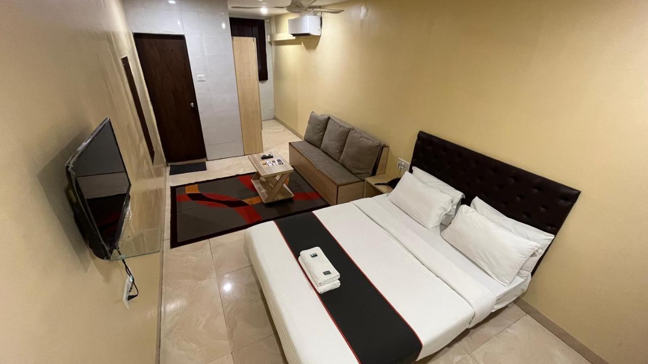 U Life Hotel Bombay Eksteriør billede