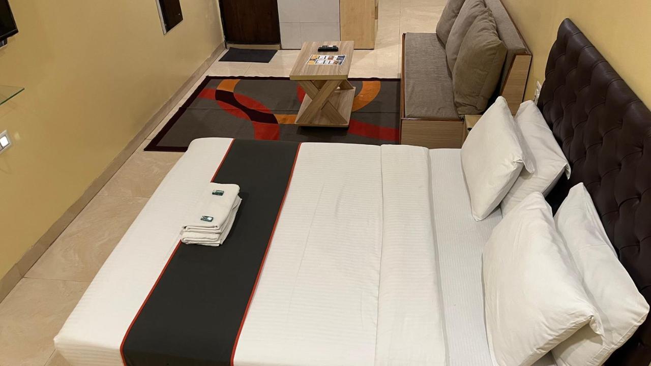 U Life Hotel Bombay Eksteriør billede