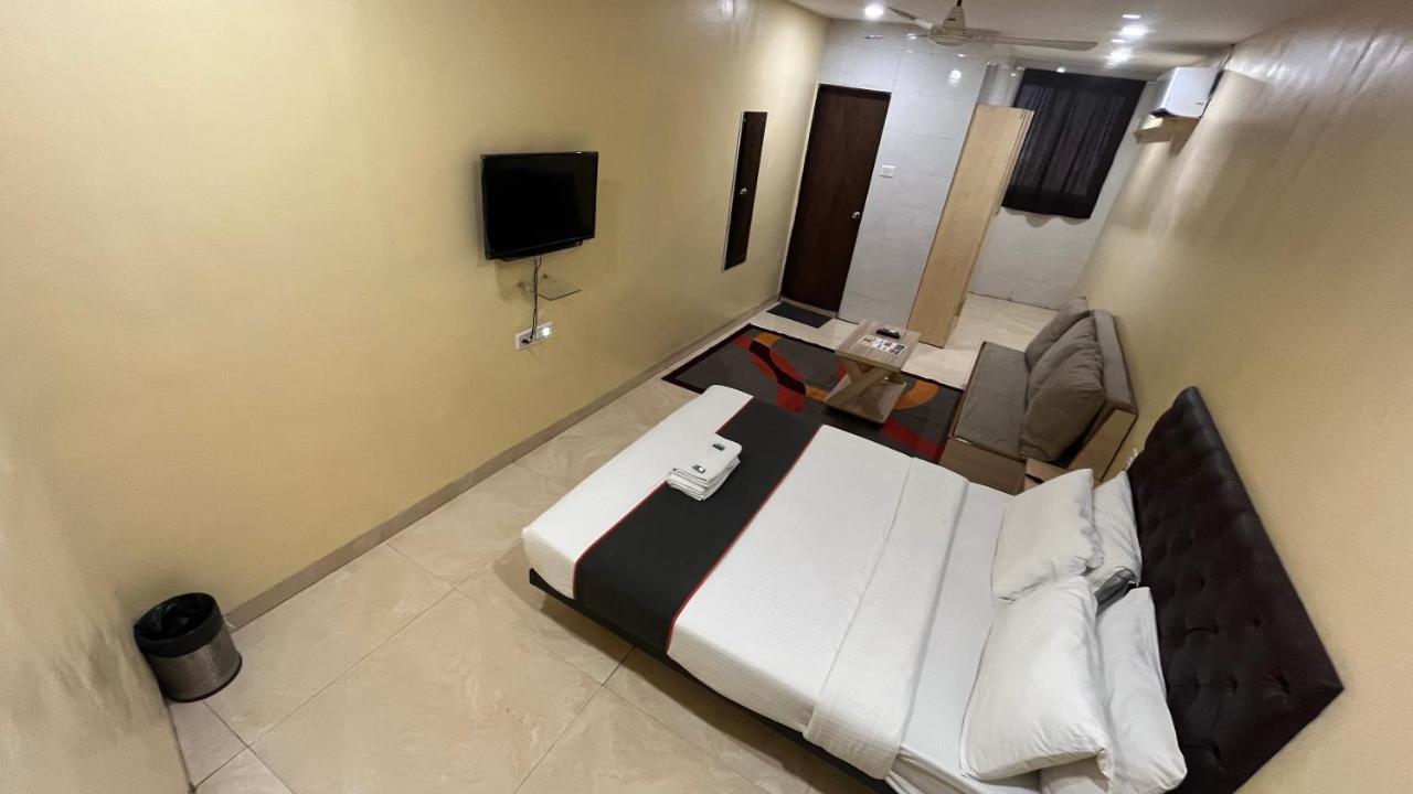 U Life Hotel Bombay Eksteriør billede