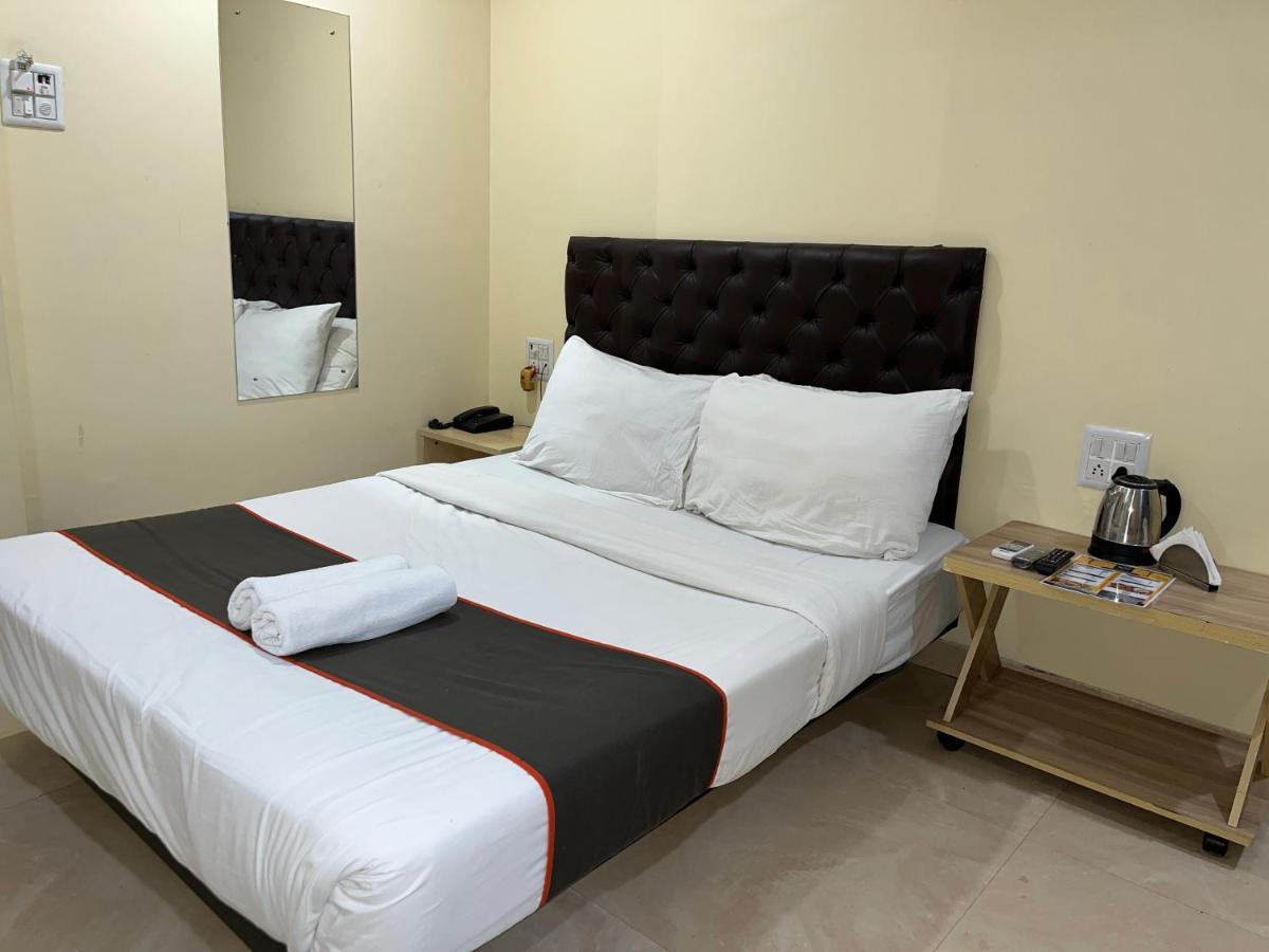 U Life Hotel Bombay Eksteriør billede