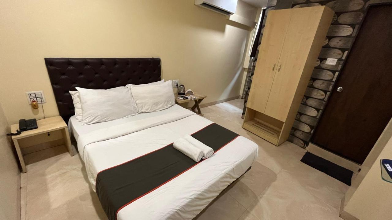 U Life Hotel Bombay Eksteriør billede