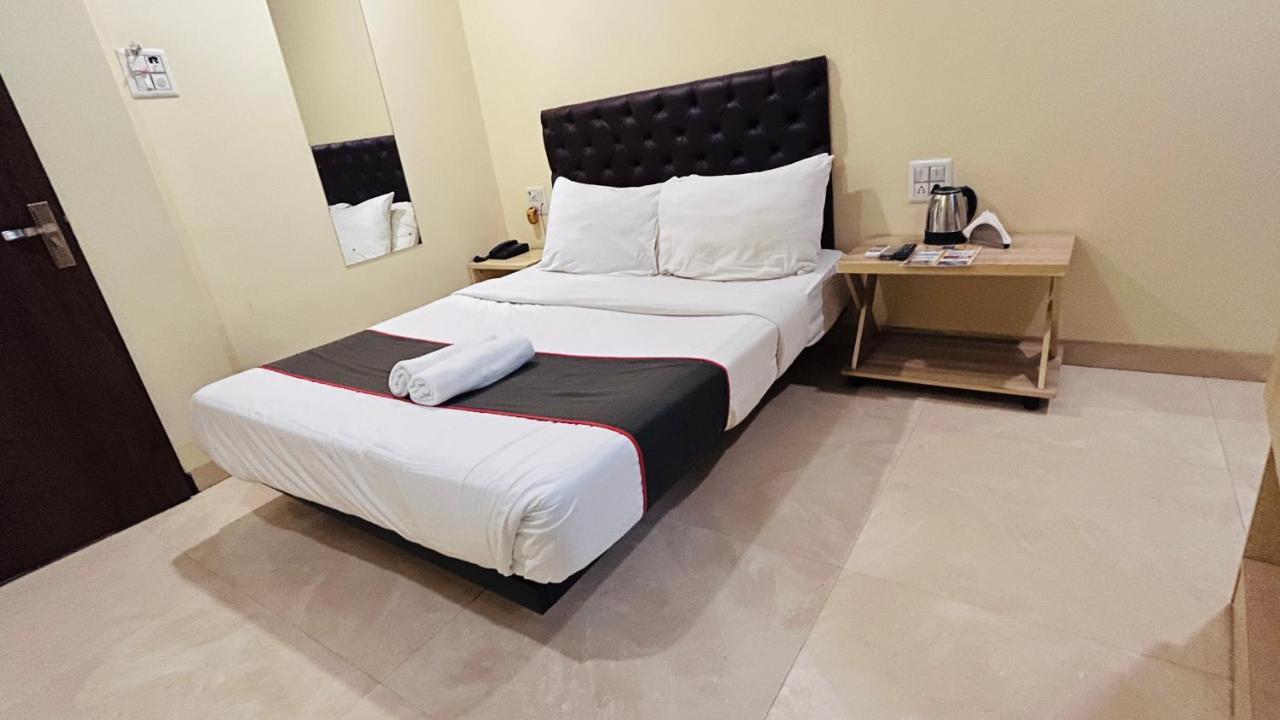 U Life Hotel Bombay Eksteriør billede